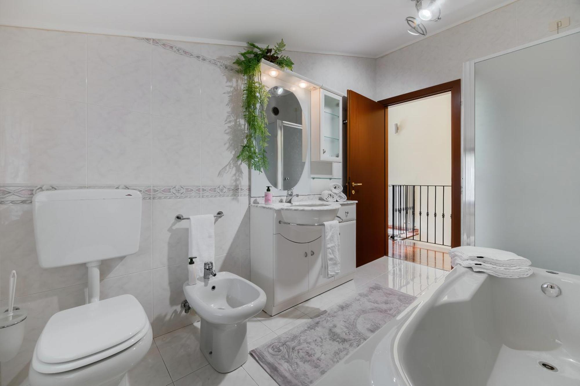 Casa Di Iaio - 90 M2 Apt With Free Wi-Fi, Netflix, Home Cinema & Parking Gorizia Esterno foto